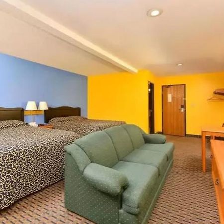 Rodeway Inn Hibbing Exterior photo