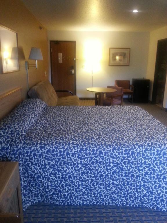 Rodeway Inn Hibbing Exterior photo