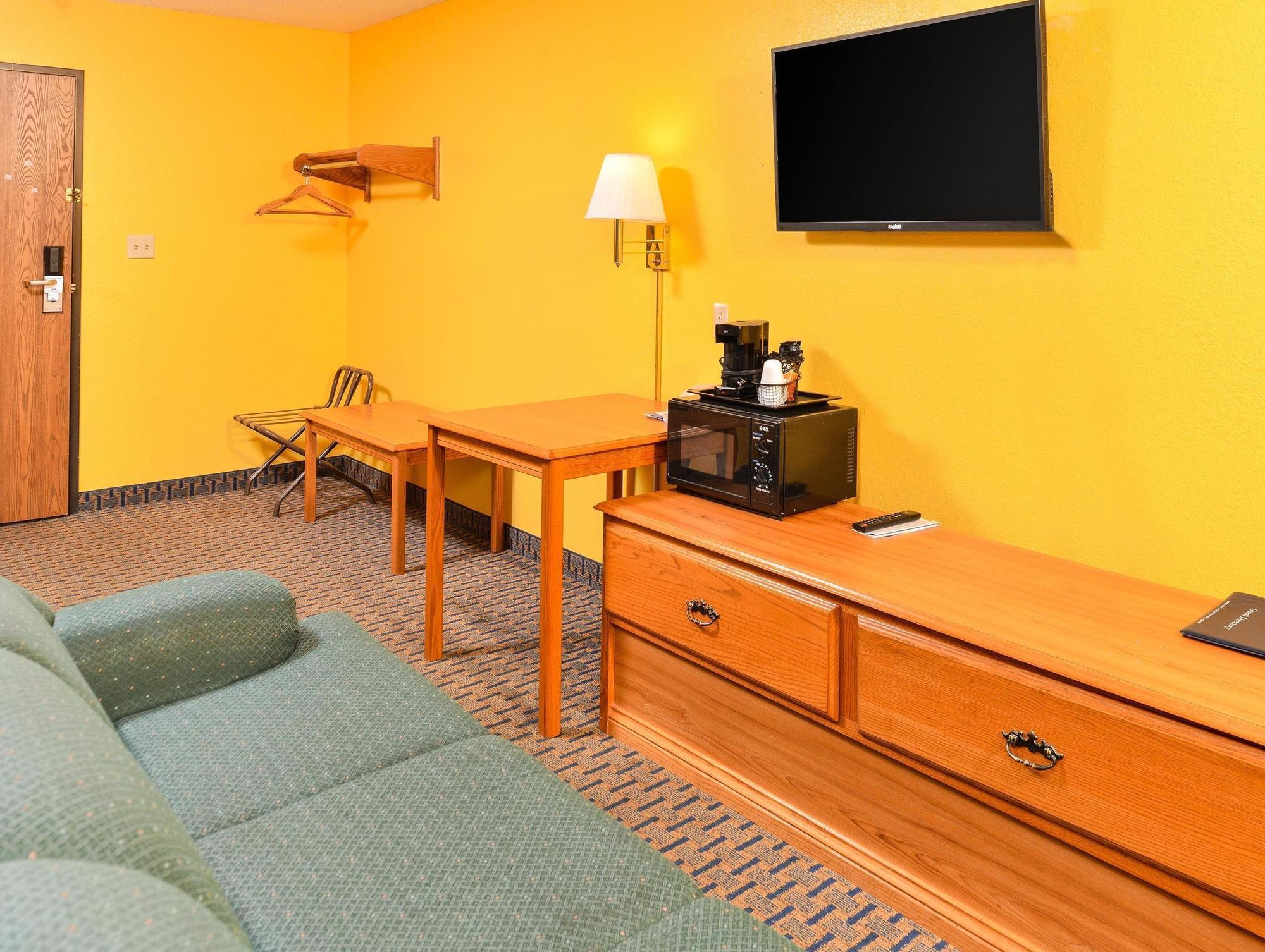 Rodeway Inn Hibbing Exterior photo