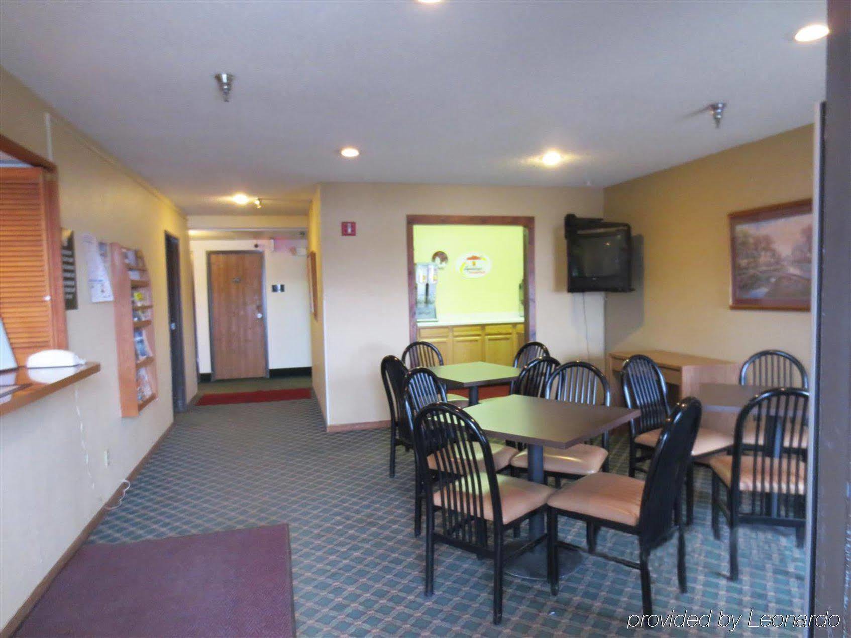 Rodeway Inn Hibbing Exterior photo