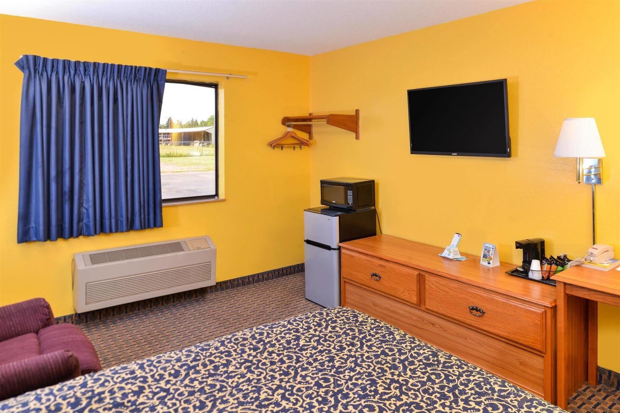 Rodeway Inn Hibbing Exterior photo