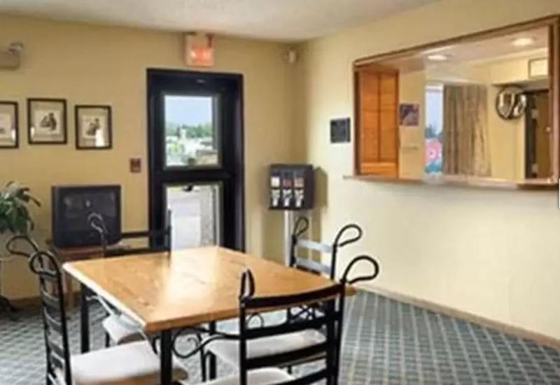 Rodeway Inn Hibbing Exterior photo