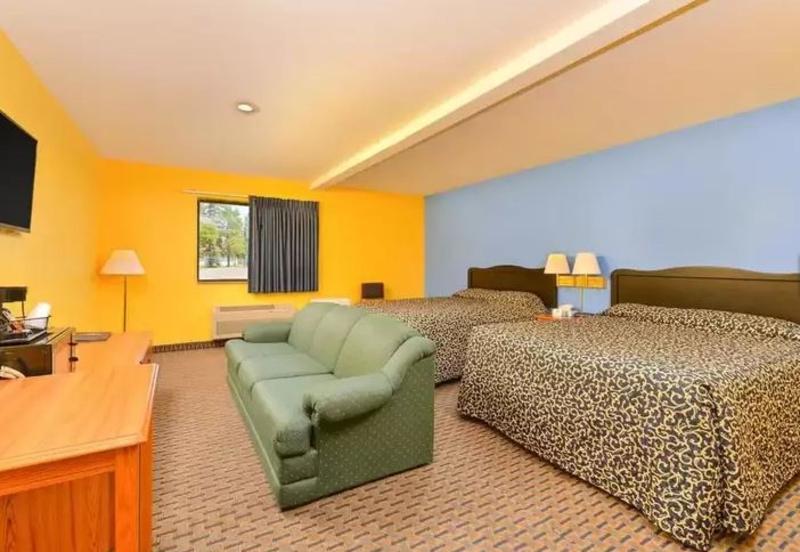 Rodeway Inn Hibbing Exterior photo