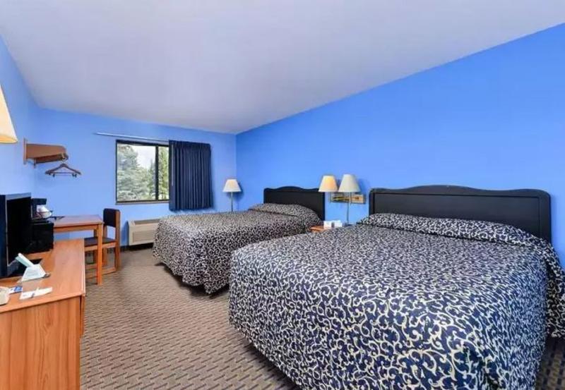 Rodeway Inn Hibbing Exterior photo