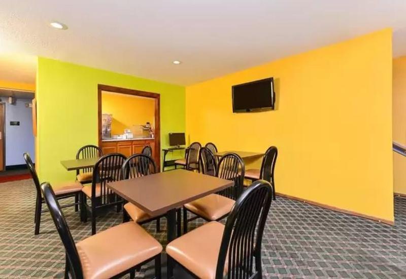 Rodeway Inn Hibbing Exterior photo